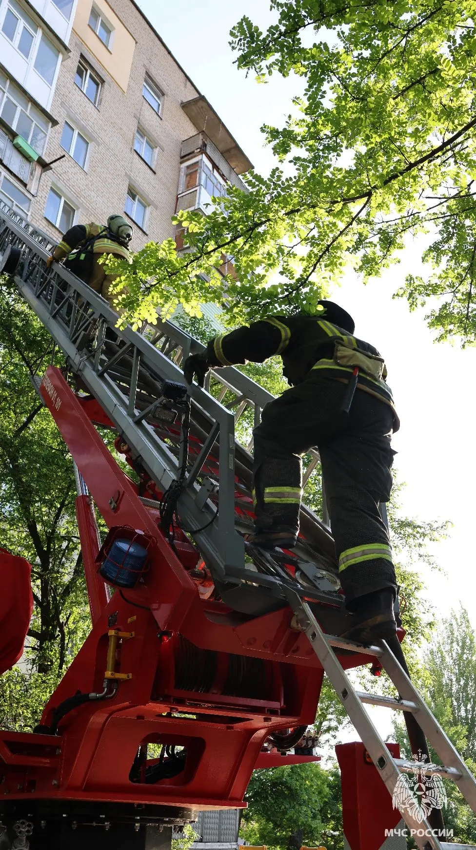 ❗В Мелитополе ликвидировали возгорание на балконе многоэтажного дома  На место оперативно прибыли ог