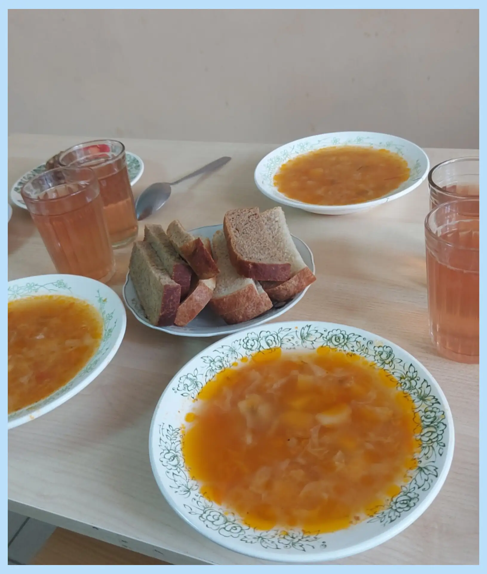 🚩Из жизни отдыхающих
- Где самая вкусная выпечка? 
- В нашем летнем пришкольном  лагере "Солнышко"!