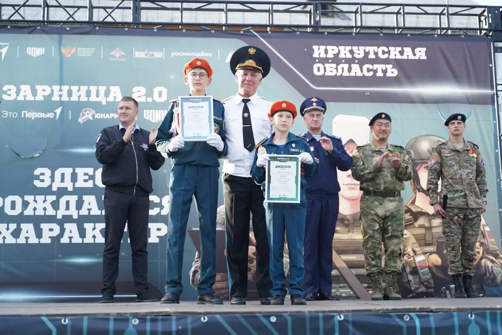 🌍 Зарница без границ: герои 4‑го дивизиона из разных уголков региона!
