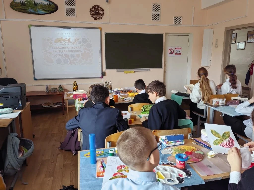 18 марта- День воссоединения Крыма с Россией🇷🇺 В этот день в 2014 году  Республика Крым и город-геро