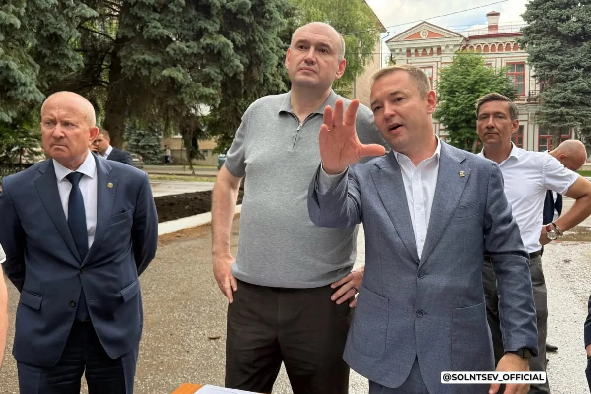В Бугуруслане реконструируют сквер и Аллею Славы.

Член Президиума Регионального политсовета Единой 