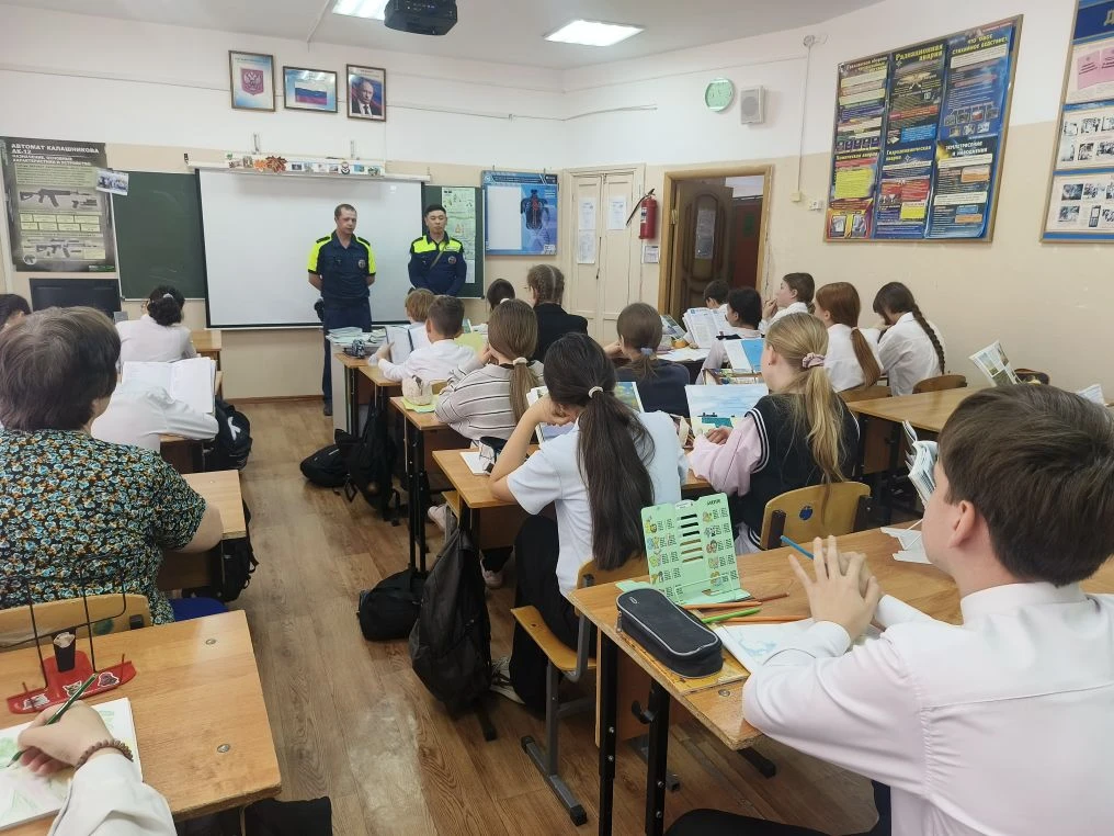 В рамках оперативно-профилактического мероприятия «Внимание, дети!» сотрудники ОГИБДД М...
