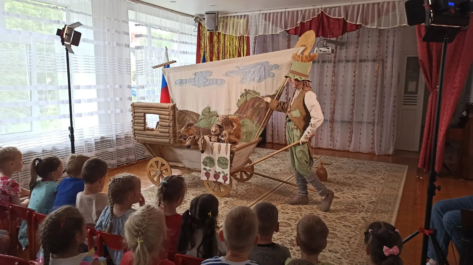 💫Сегодня в корпус по ул.Орджоникидзе, 43 приезжал Воркутинский кукольный театр со спектаклем «Солом