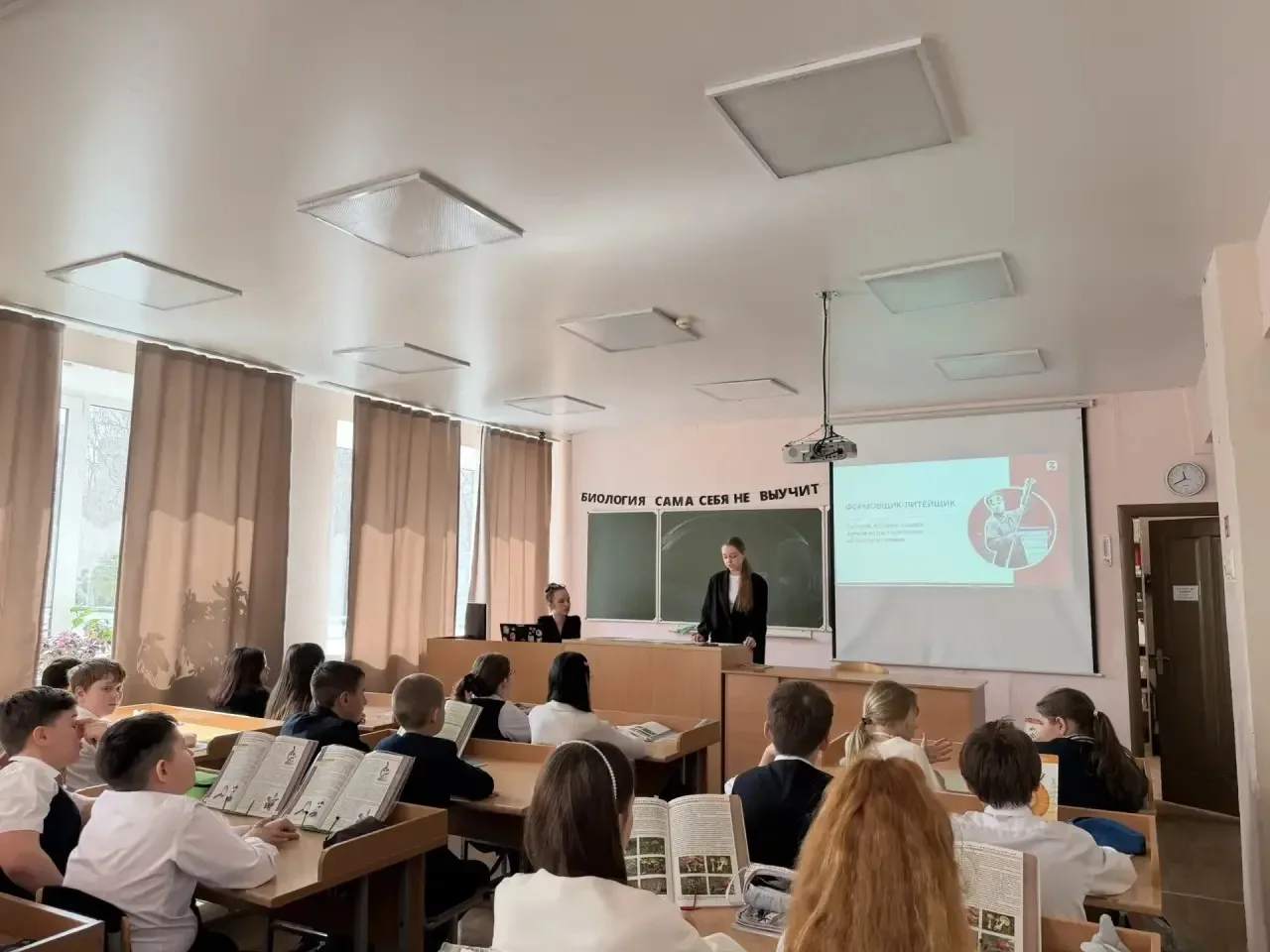 🌍 108 минут, которые изменили мир: в нашей школе прошел Гагаринский урок 📍В рамках тематической «Дек