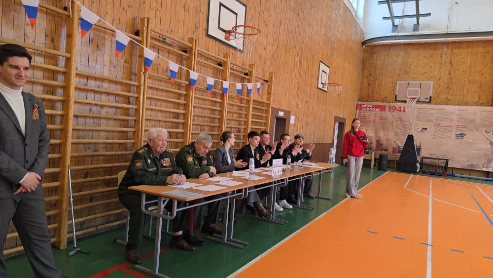 🎉 Ура! Сегодня в Домодедовской СОШ №1 прошёл VI смотр-конкурс Почетных караулов «Пост №1», и наш отр