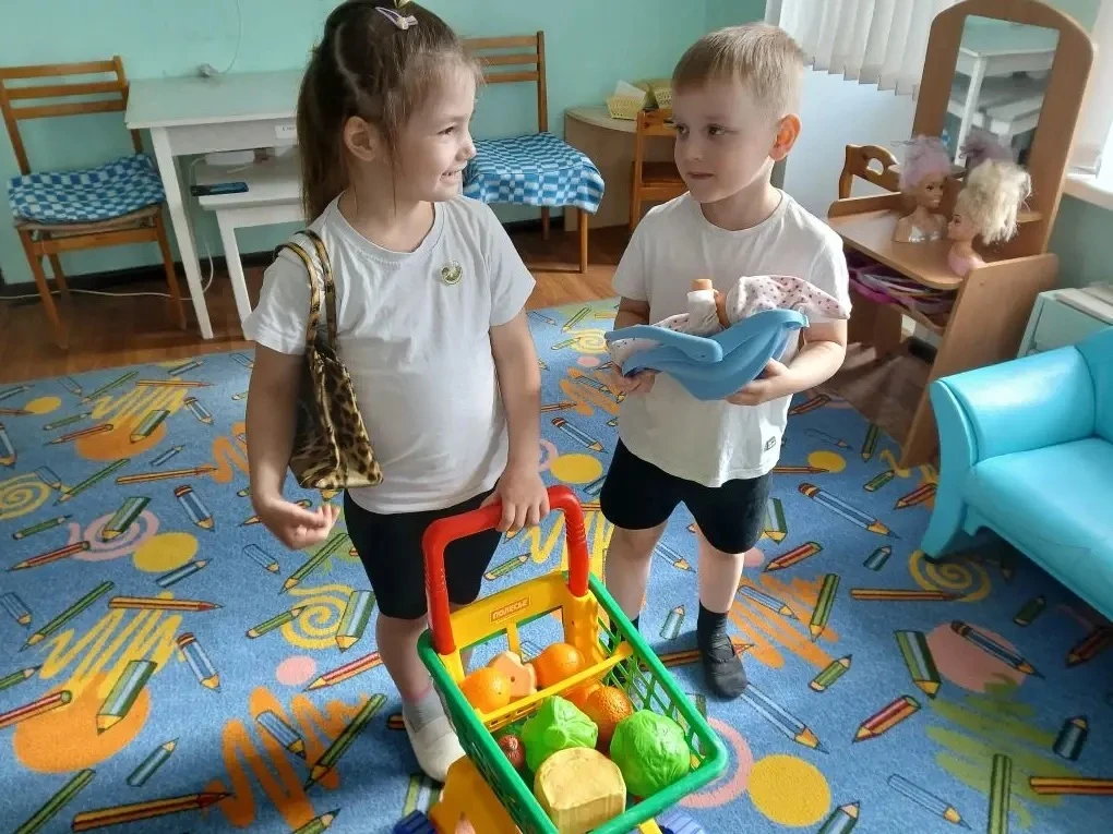 👨‍👩‍👧‍👦 В мае в старшей группе прошли увлекательные занятия в рамках проекта «Семья...