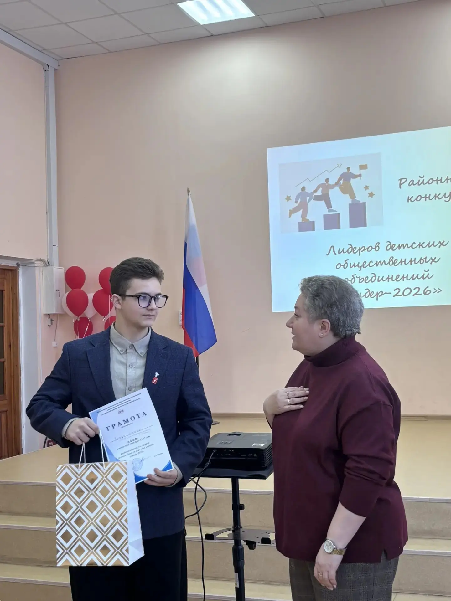🥳🎉 Горячо поздравляем Александра Карнауха, ученика 8-г класса Инженерной школы города Тосно, занявше