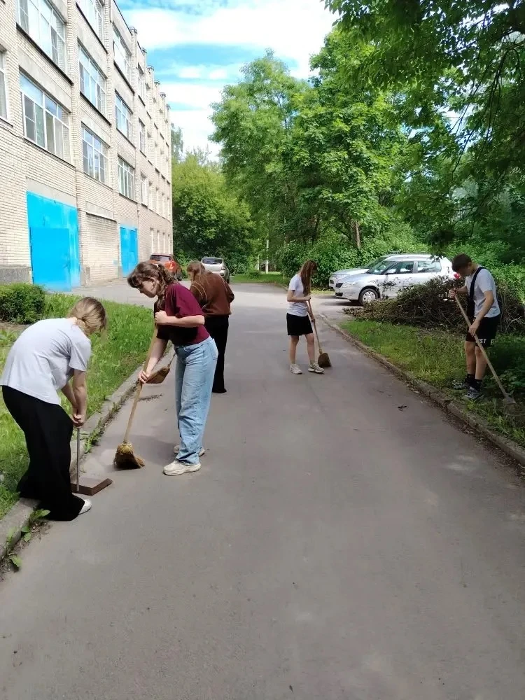 Вот и пролетела первая смена трудового отряда! ⏳

Кажется, только вчера ребята взяли в руки метлы и 