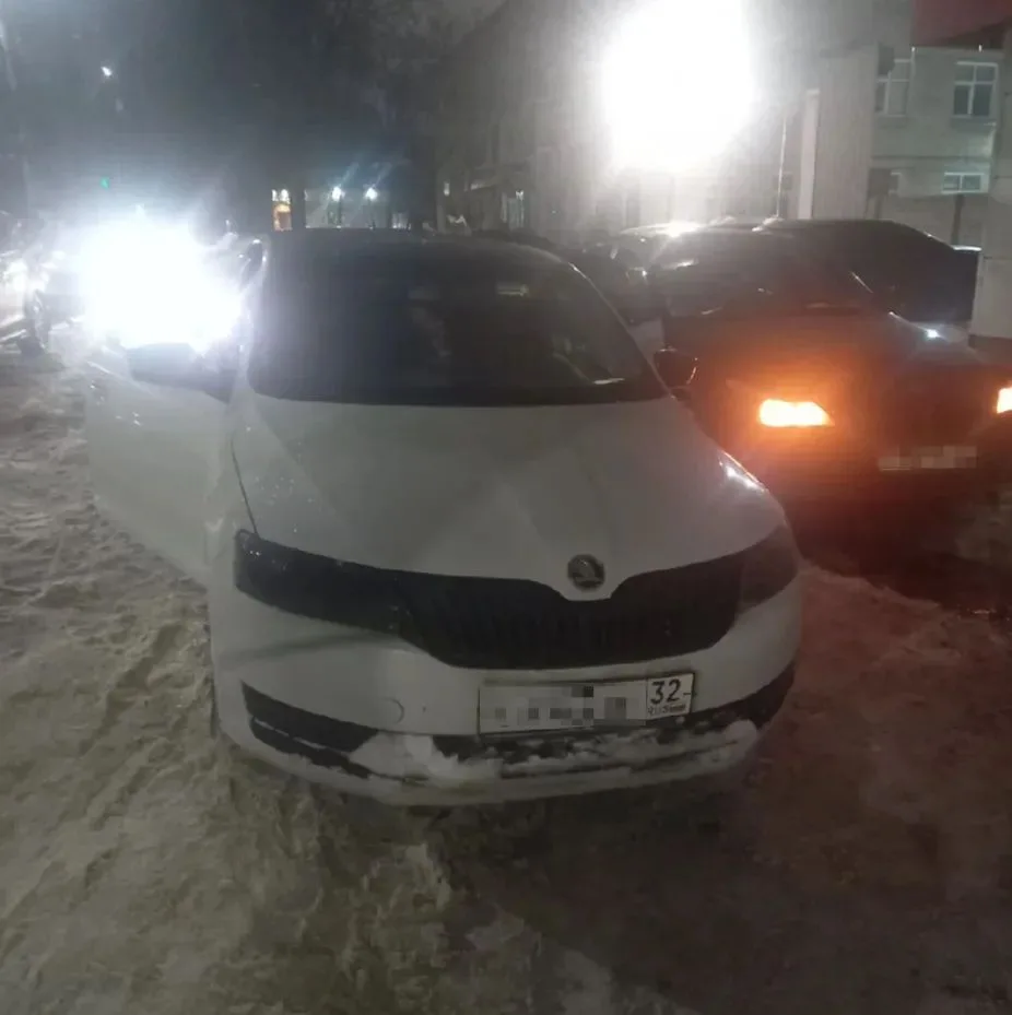 🔷В Брянске пьяный угонщик без прав разбил чужую Škoda Rapid