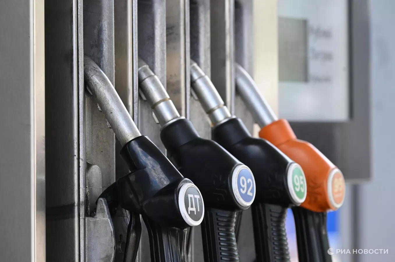 В России нарастили объемы выпуска нефтепродуктов.