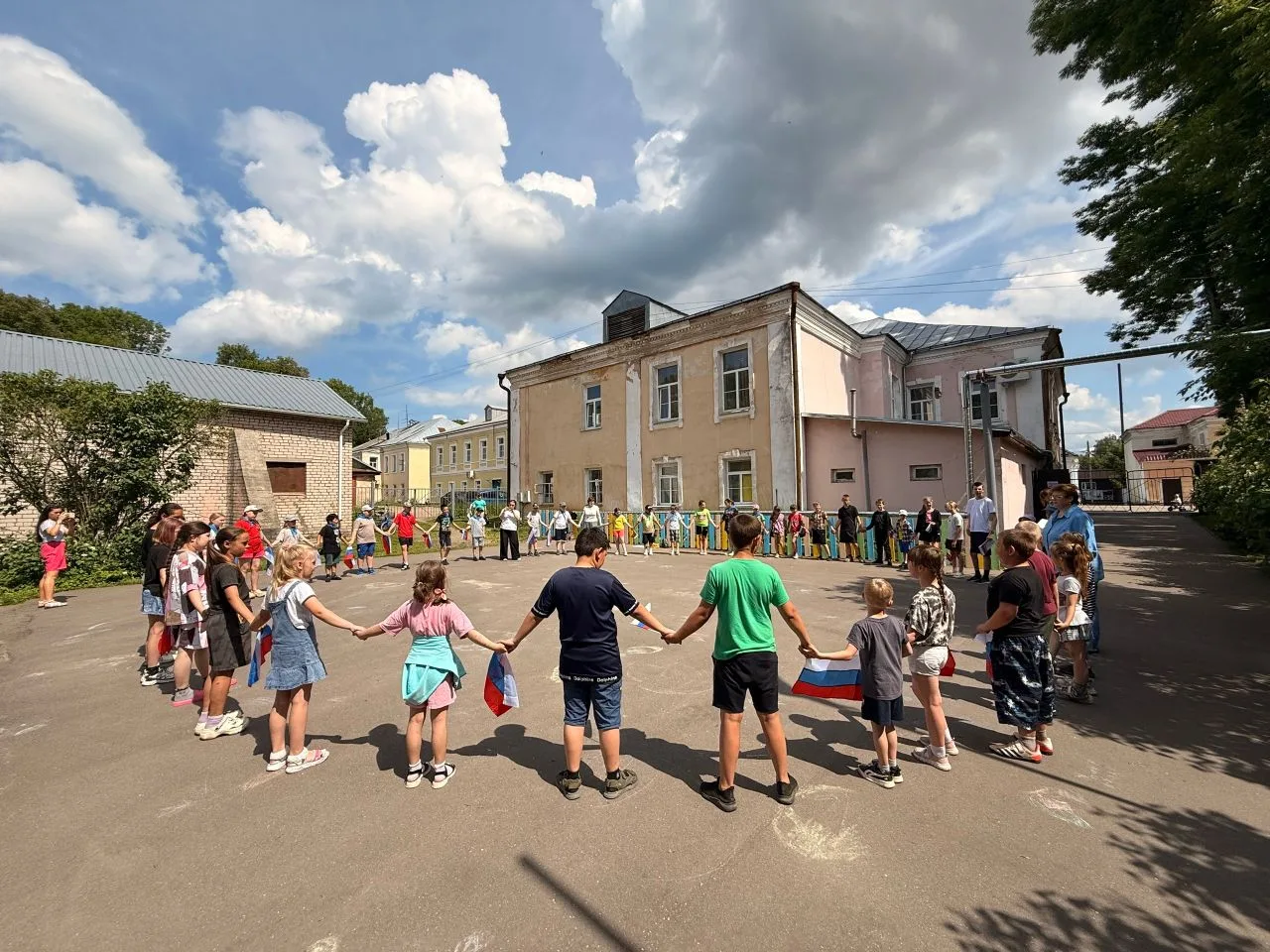 В нашем пришкольном лагере «Островок детства» прошёл насыщенный и праздничный день, посвящённый Дню 