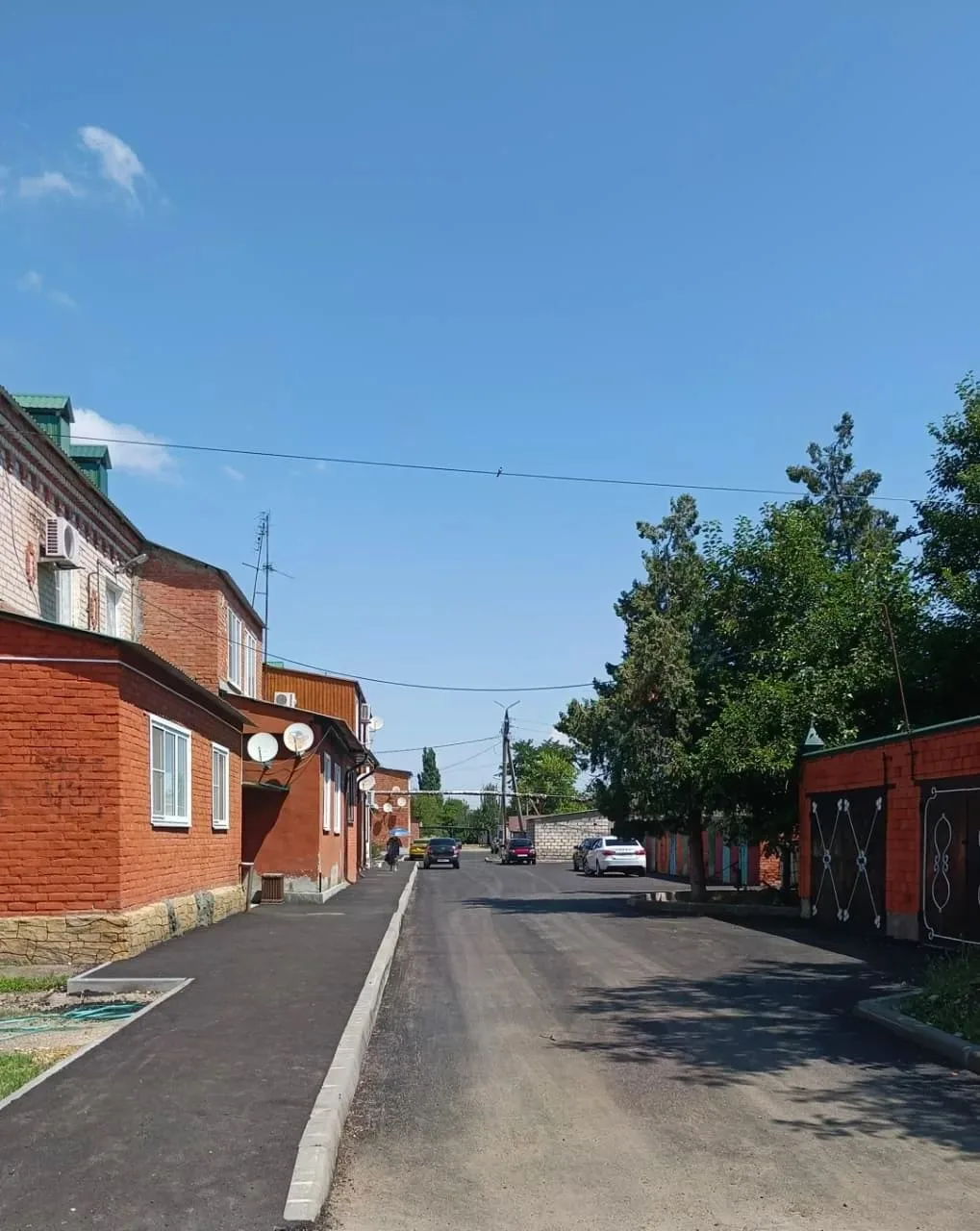 В ауле Кошехабль продолжается благоустройство дворовых территорий многоквартирных домов...
