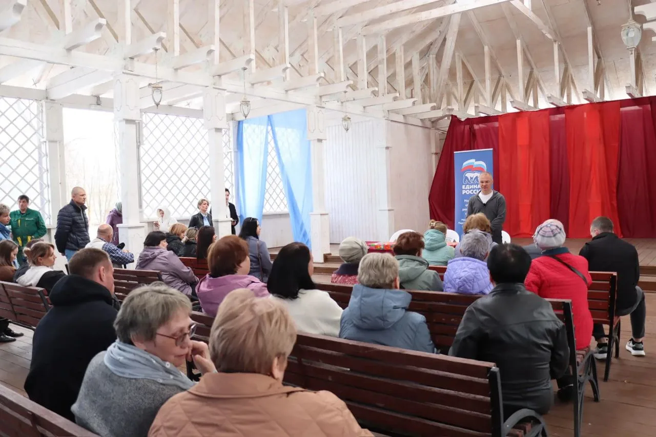 🤝 В Михнево прошла встреча жителей с депутатом Госдумы Александром Коганом  В Михневском парке состо