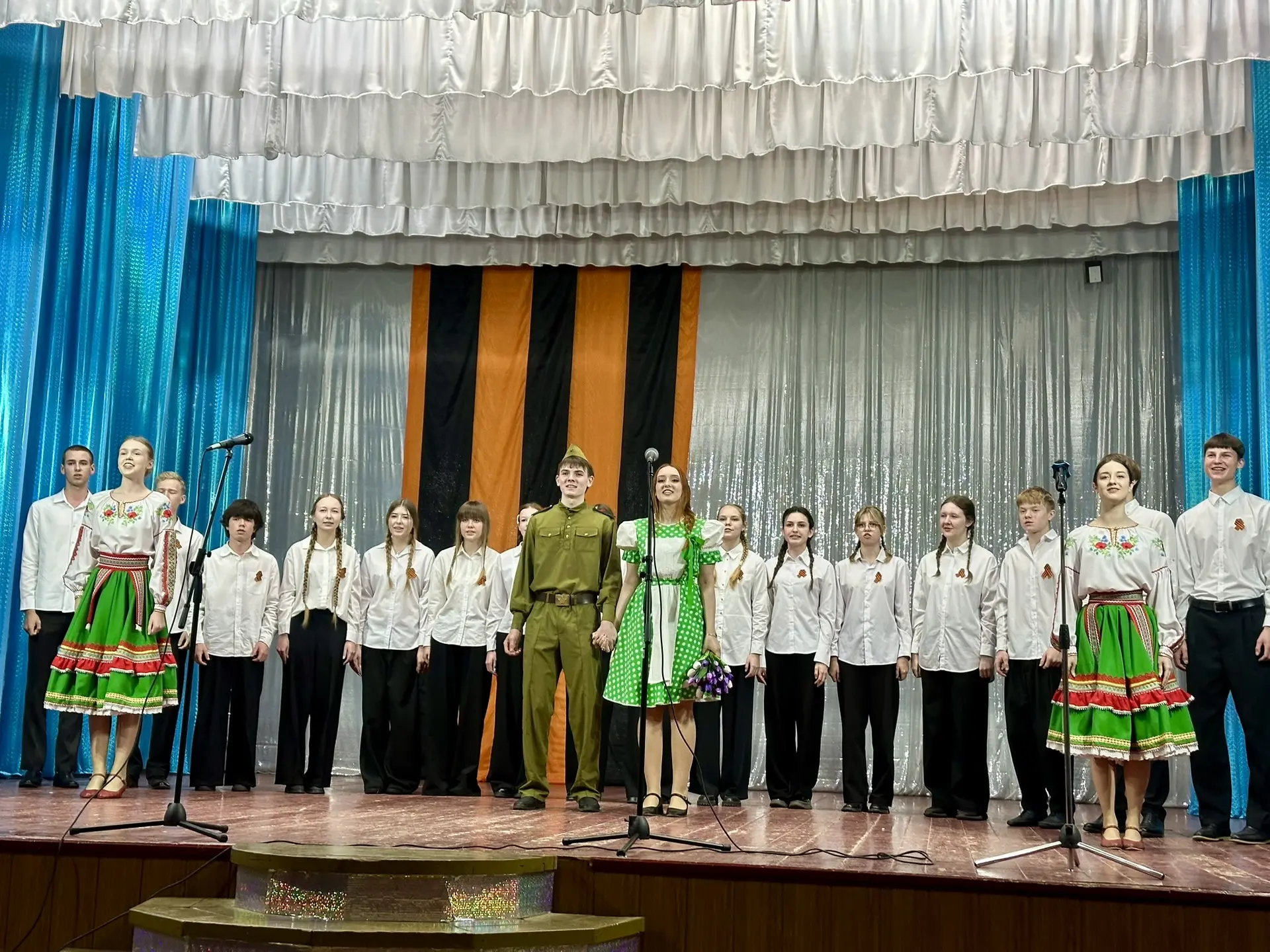 🇷🇺🕊️Ежегодный патриотический конкурс «Пою моё Отечество!» среди 9-10 классов.   💐Победителями конкур