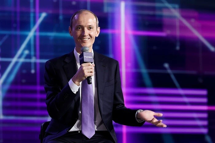 Дмитрий Григоренко: Из-за внедрения ИИ эффективность работы аппарата Правительства пока...