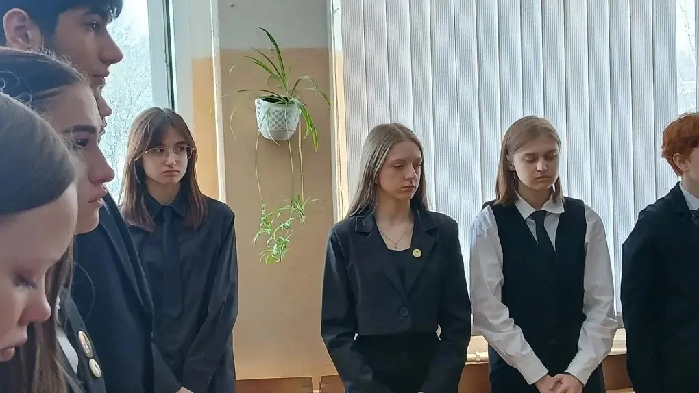 «Мы рисуем мир»: как первоклашки тронули сердце мамы героя 🕯🎨  11 марта в школе №8 случился разговор