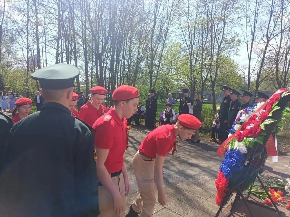Традиционный митинг памяти Победы у Покровской церкви в Балашихе 7 мая учащиеся Балашихинского лицея