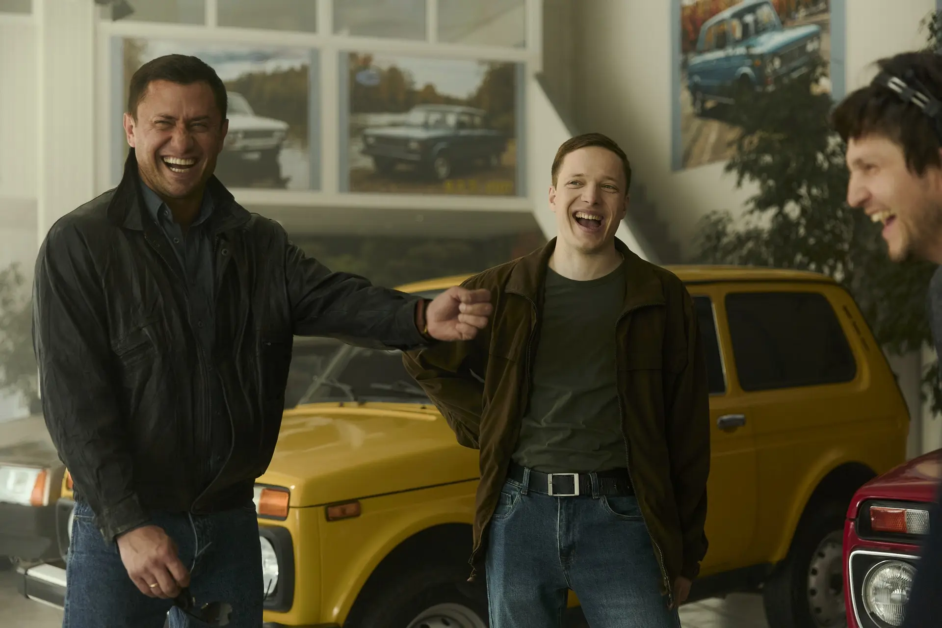 Смех

Очень много смеемся на площадке сериала «Чужой огород». 
Иногда истерично. Давно такого не был