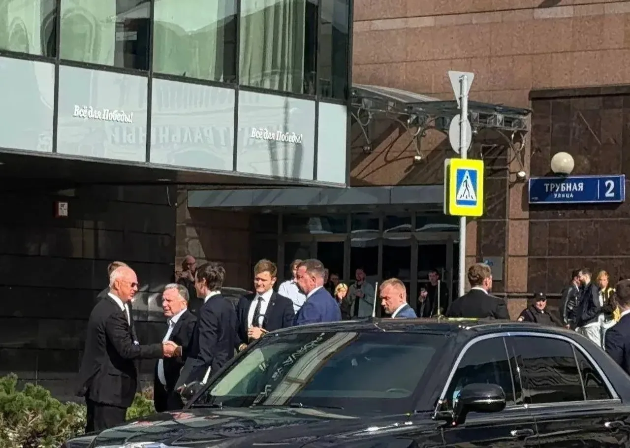 ⚡️ Уиткофф и Кушнер замечены на деловом обеде в одном из московских ресторанов вместе с...