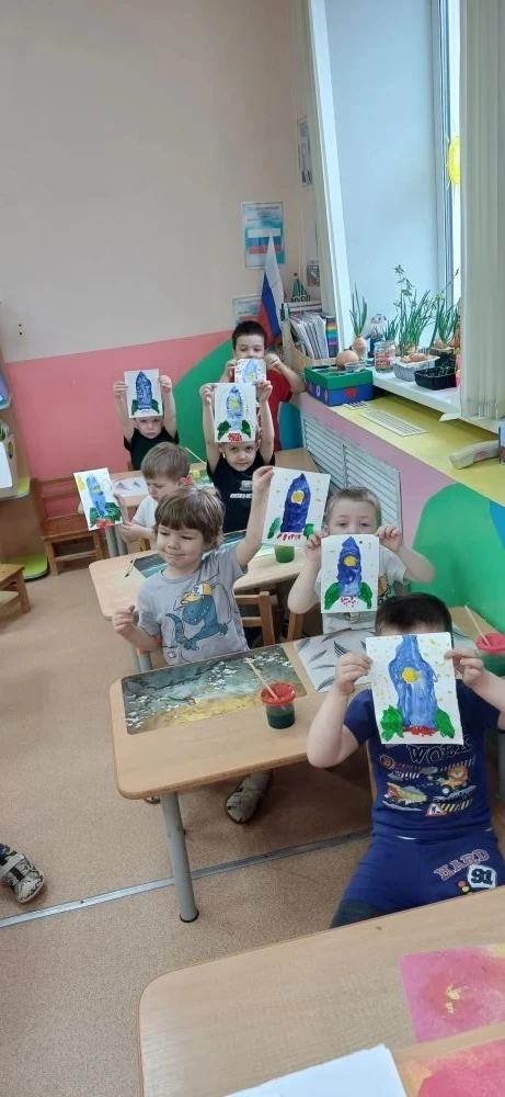 Сегодня в нашей группе " Шарики" прошло увлекательное занятие по рисованию на тему Космоса.
Мы отпра
