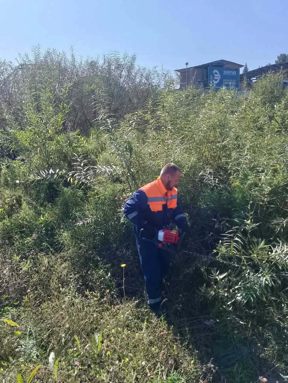 🛠 Дороги, улицы и благоустройство: «Чистый город» продолжает работы в Железногорске-Ил...