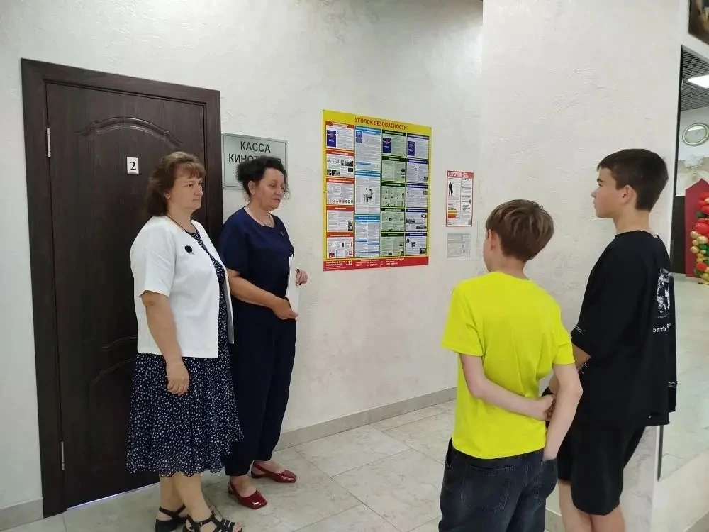 Специалистом по работе с семьей ГБУ РА КЦСОН проведена профилактическая беседа " Будьте...