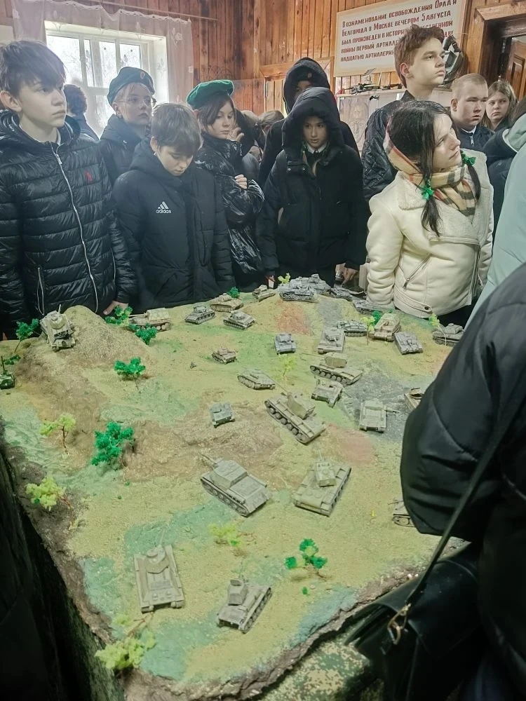 🎖 Дорогами мужества: наши кадеты в Прохоровке!  Ученики кадетских классов нашей школы — 7 «Б», 8 «Б»