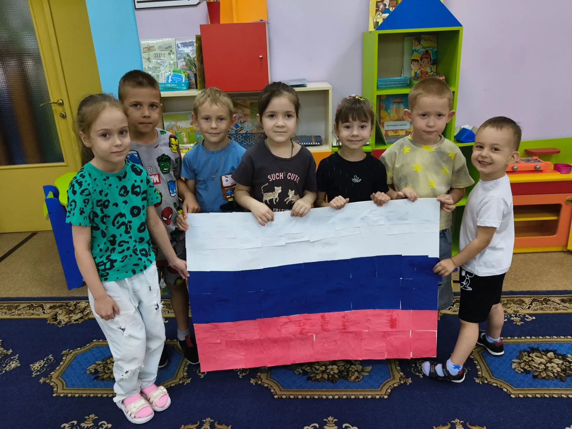 🇷🇺 Патриотический час «Российский триколор», посвящëнный Дню флага Российской Федерации