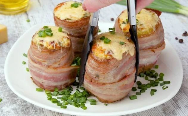 Картофель с сыром в беконе