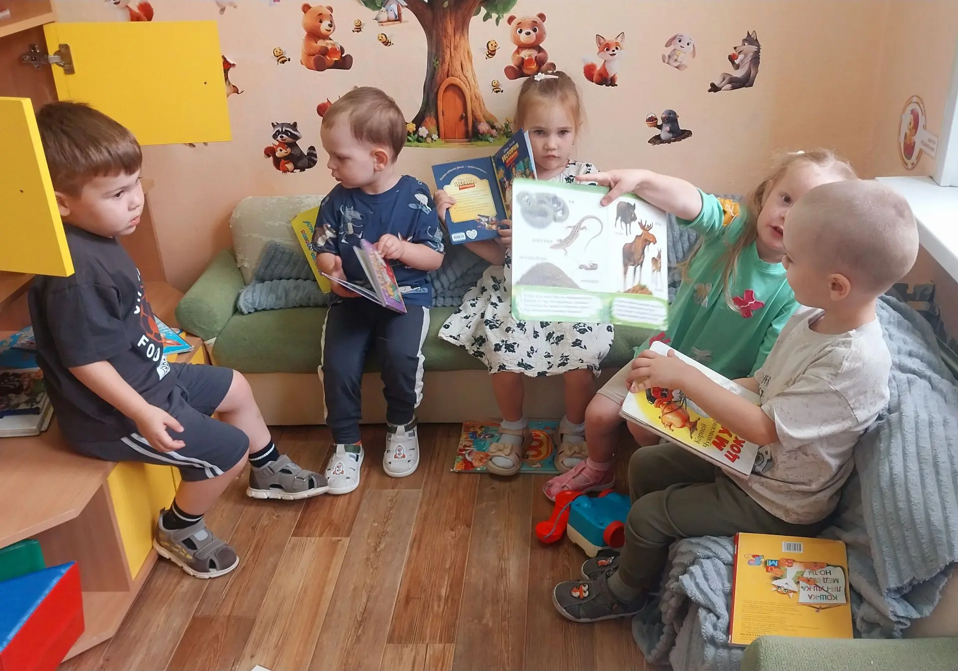 Бурное обсуждение прочитанного в книжном клубе "Колобок" 😊