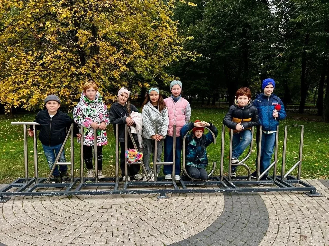 🏆 Команда 4 «Г» — победители олимпиады «Музеи‑парки‑усадьбы» этого года!  Ребята посетили 8 удивител