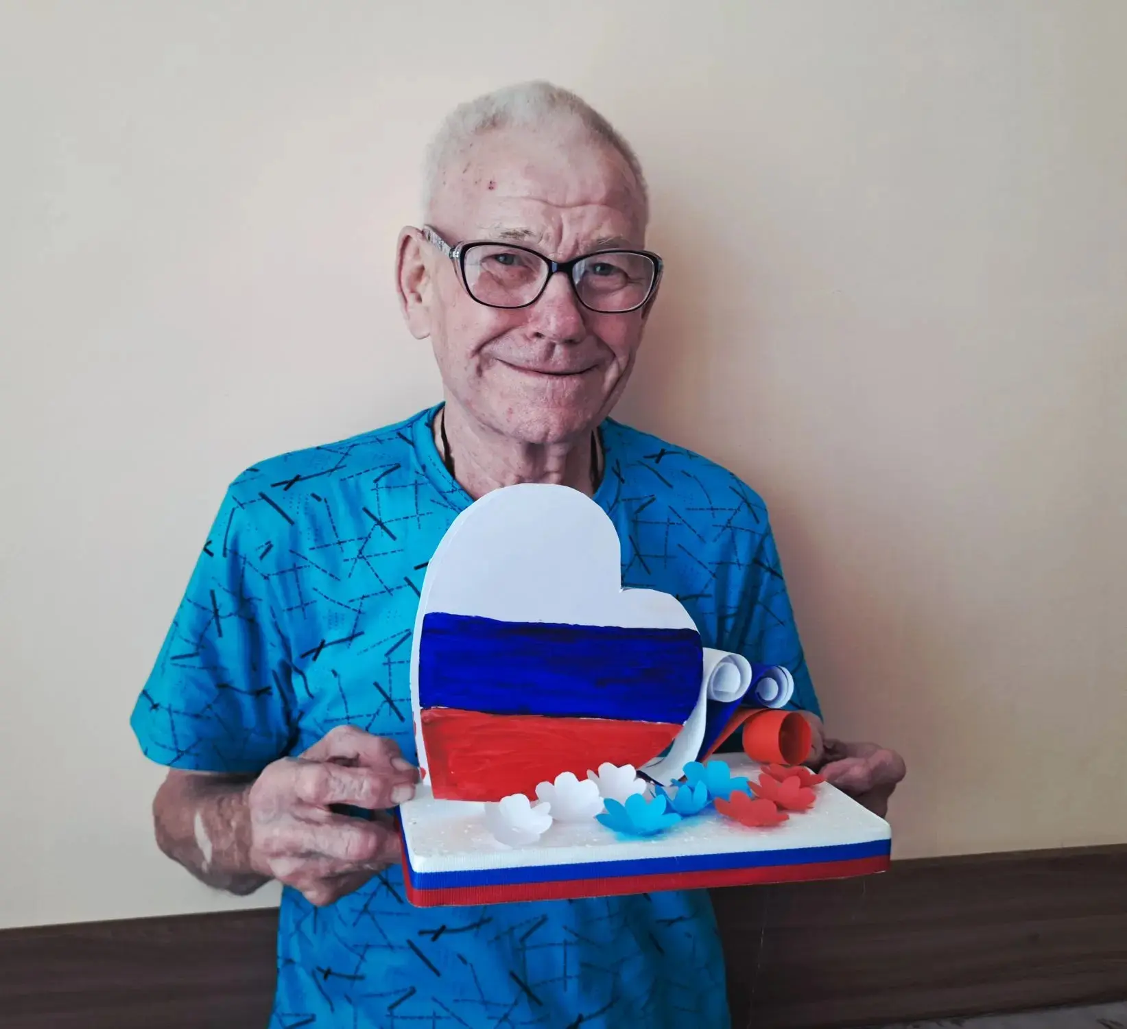 В Сосновском доме-интернате идет подготовка к главному государственному празднику — Дню России. В пр