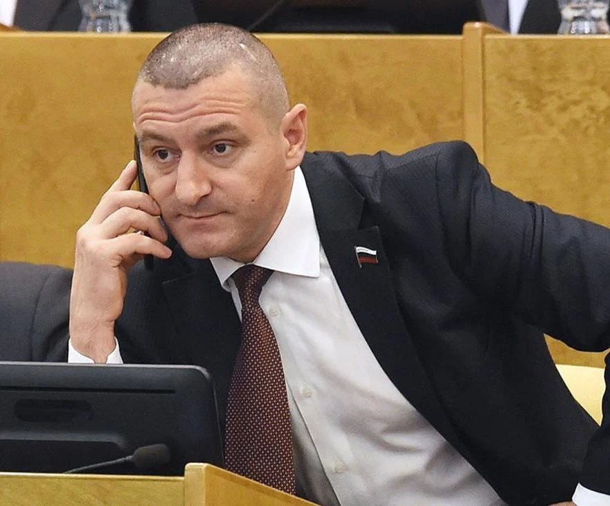 Женщина без мужчины неполноценна, а мужчина без женщины — инвалид.