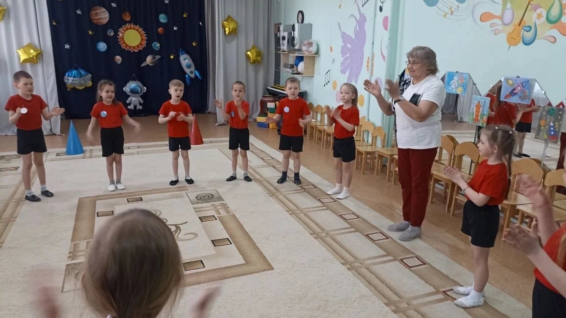 🎉 В подготовительной группе прошёл физкультурный досуг, посвящённый космосу! 🎉

Дети окунулись в а