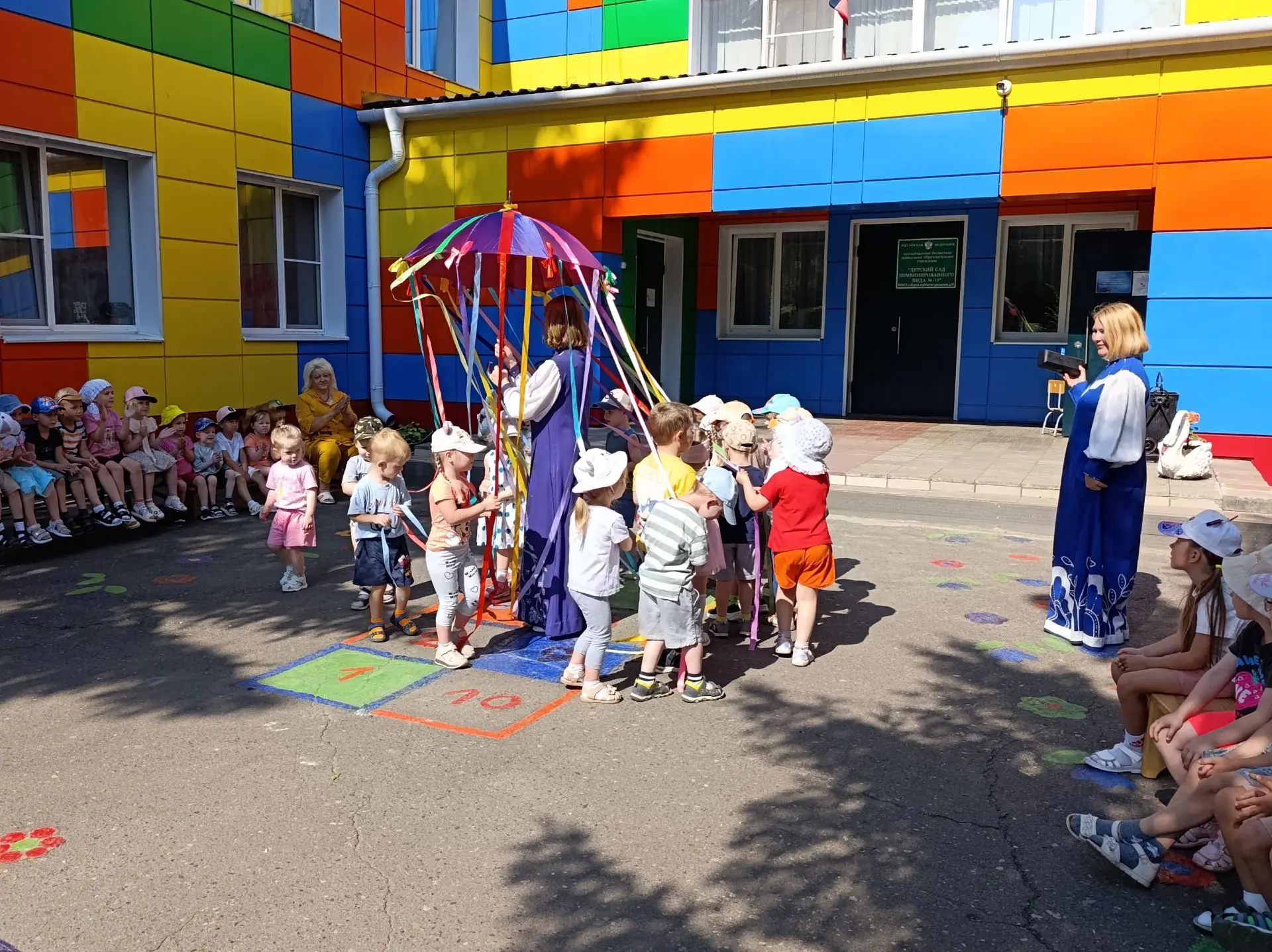 "ИСТОРИЯ СЕМЬИ - ИСТОРИЯ СТРАНЫ"👨‍👩‍👧‍👦🇷🇺

💫Сегодня в нашем детском саду состоялся яркий и ду