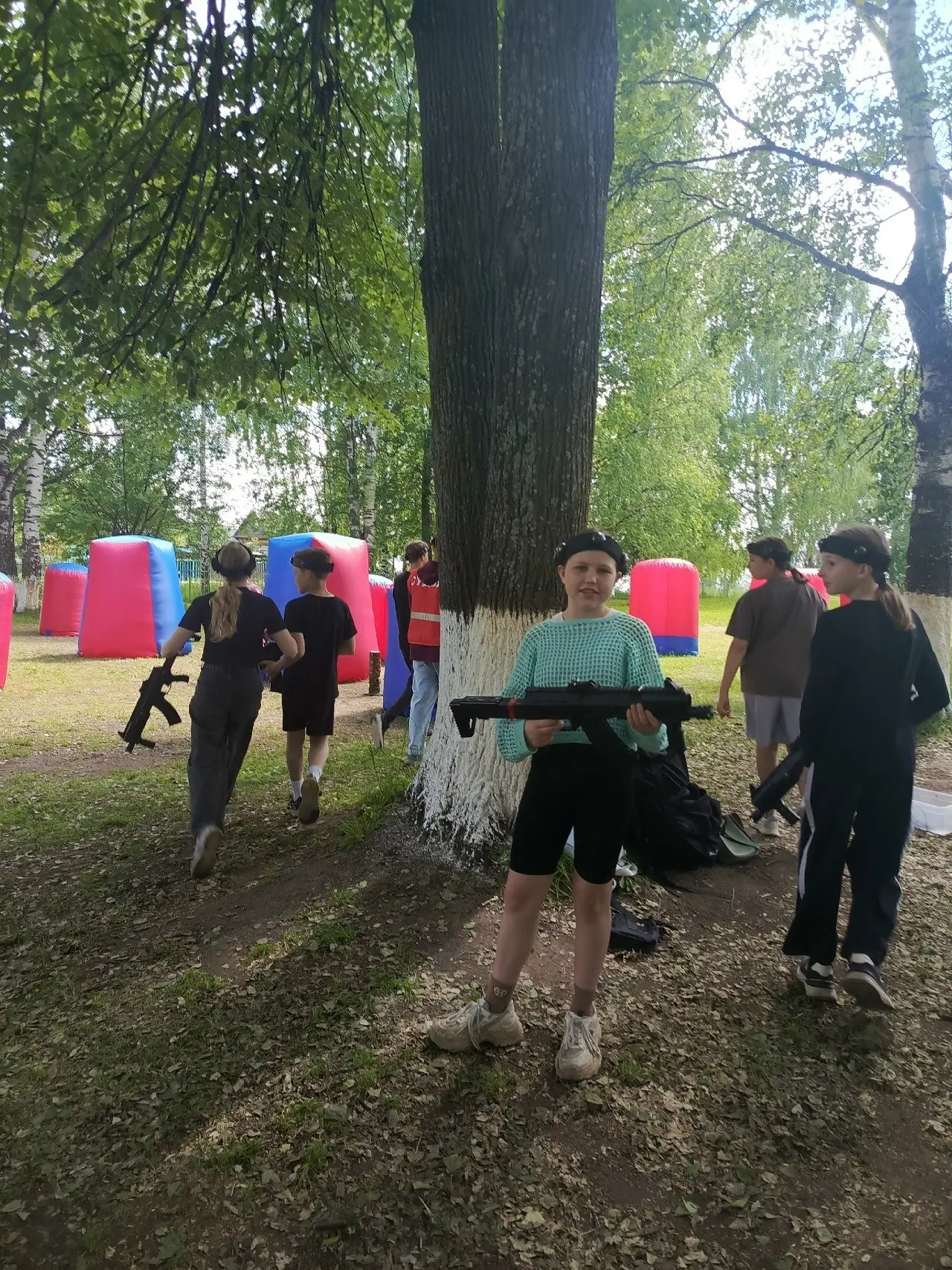 В седьмой день в клубе по месту жительства "Мир начинается с тебя!" состоялся лазертаг. Мероприятие 