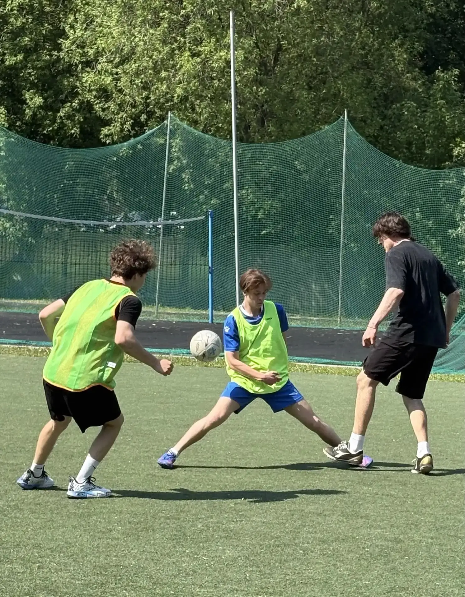 Одиннадцатиклассники против учителей — матч, которого ждали все ⚽  В школе состоялся яркий и долгожд