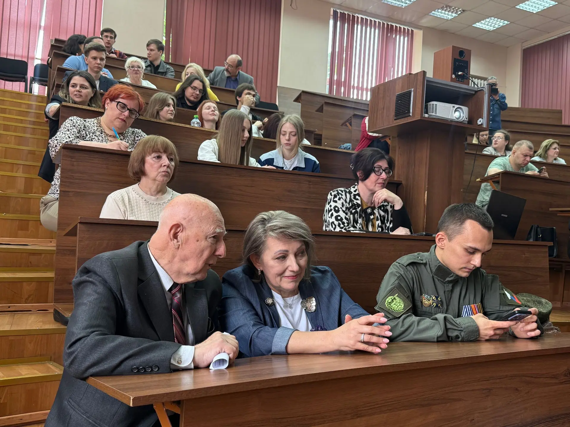 В ДонГУ презентовали первую в России книгу про студентов-участников СВО  18 мая в Донецком государст