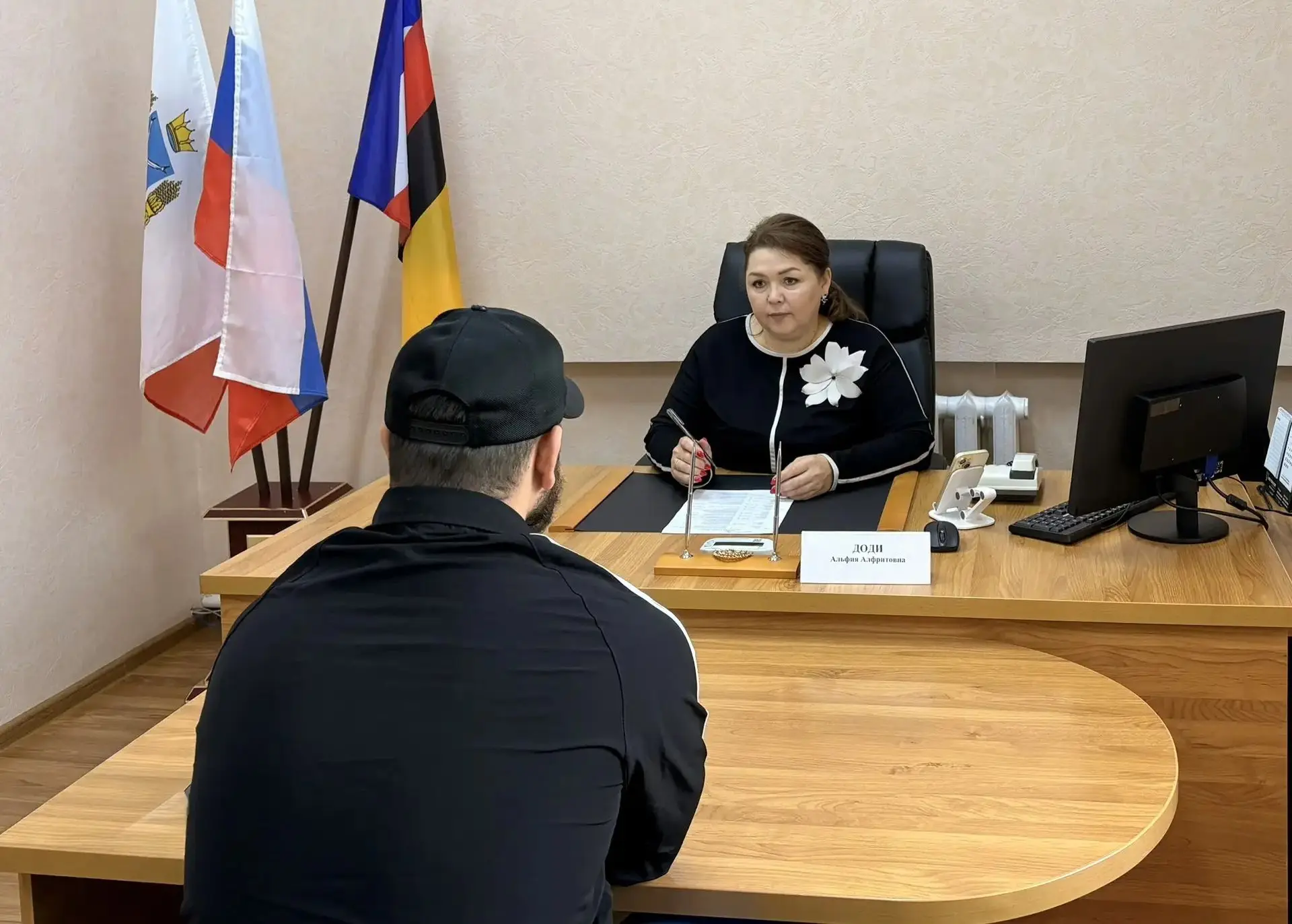 🇷🇺Депутат Собрания депутатов ЭМР Альфия Доди провела личный прием участников специаль...