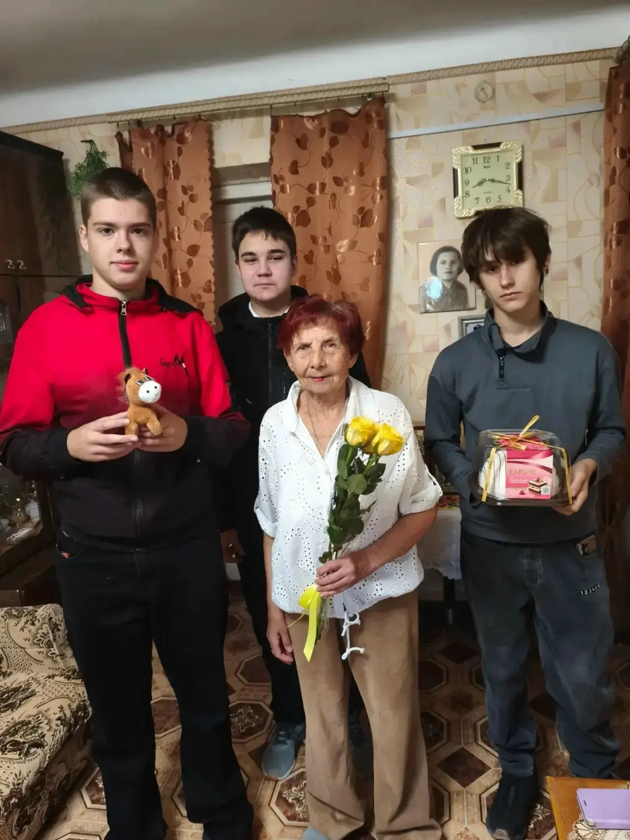 Марафон поздравления ветеранов педагогического труда стартовал в ГБОУ " Школа № 4 Амвро...