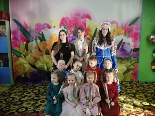Праздник 8 Марта в средней группе №  6. В среднюю группу  на праздник заглянула Несмеян...