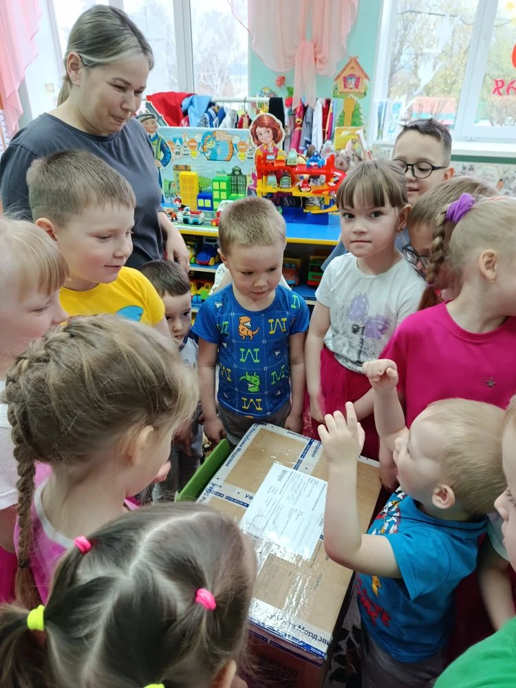 В детский сад "Солнышко" прибыла долгожданная посылка из Республики Мордовия, города Ру...