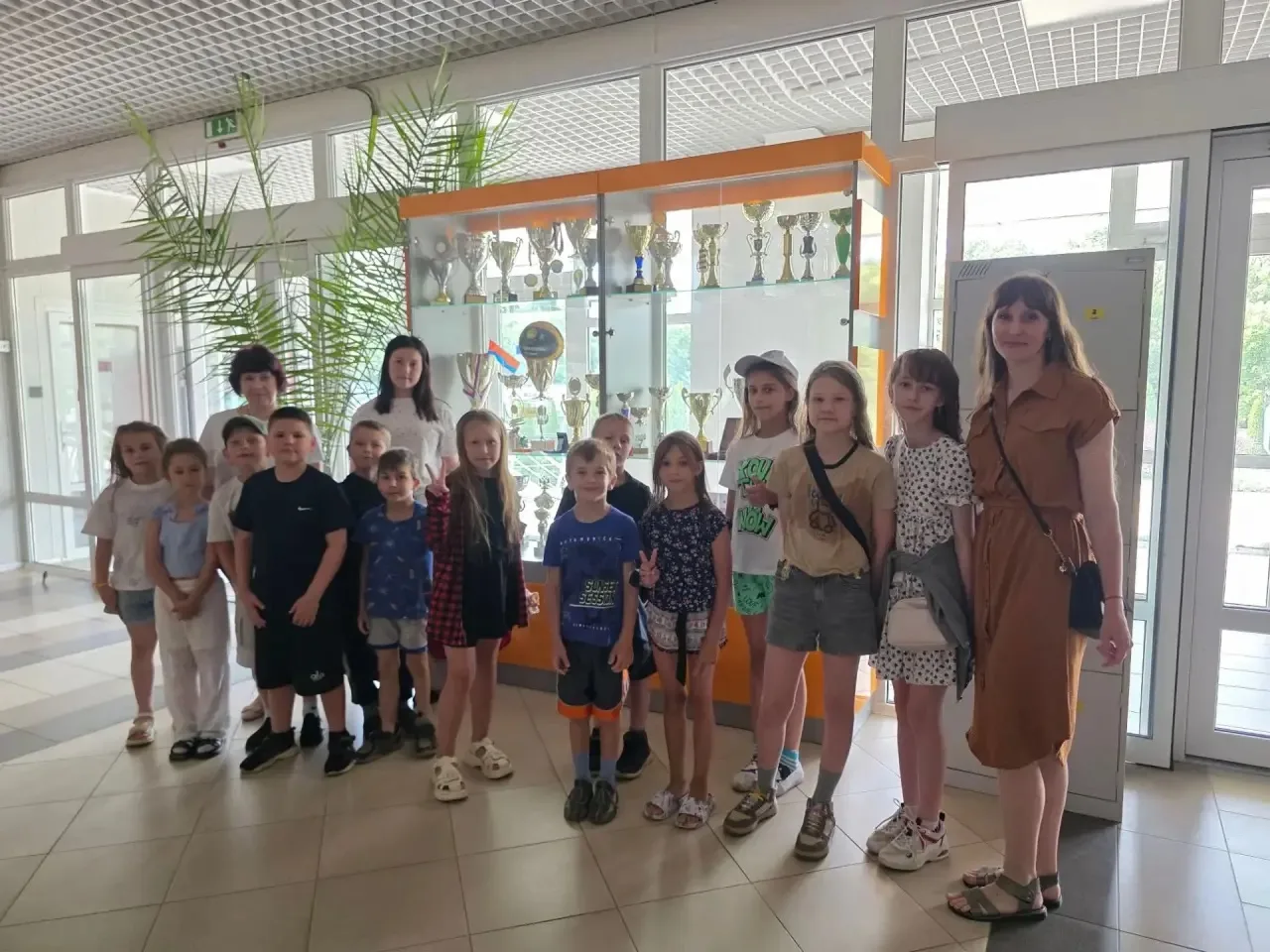 Брызги, смех и рекорды: как наш лагерь покорил бассейн🏝

🍭Лето — это не только солнце и игры на св