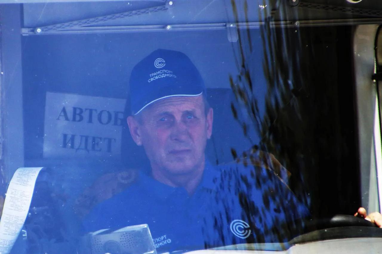 Новый стиль Свободного: водители автобусов перешли на фирменную форму  Транспортная реформа в Свобод