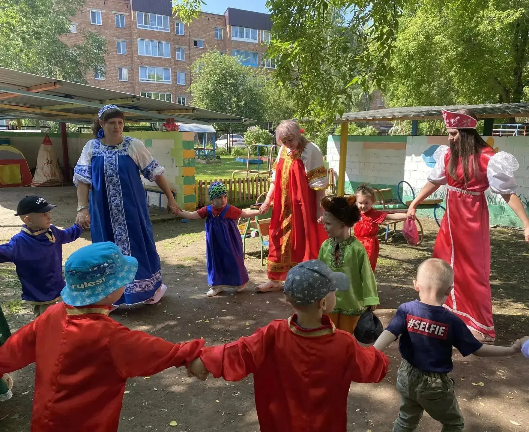 День России и День Берёзки отметили в детском саду «Капитошка».
🇷🇺В детском саду «Капитошка» прошл