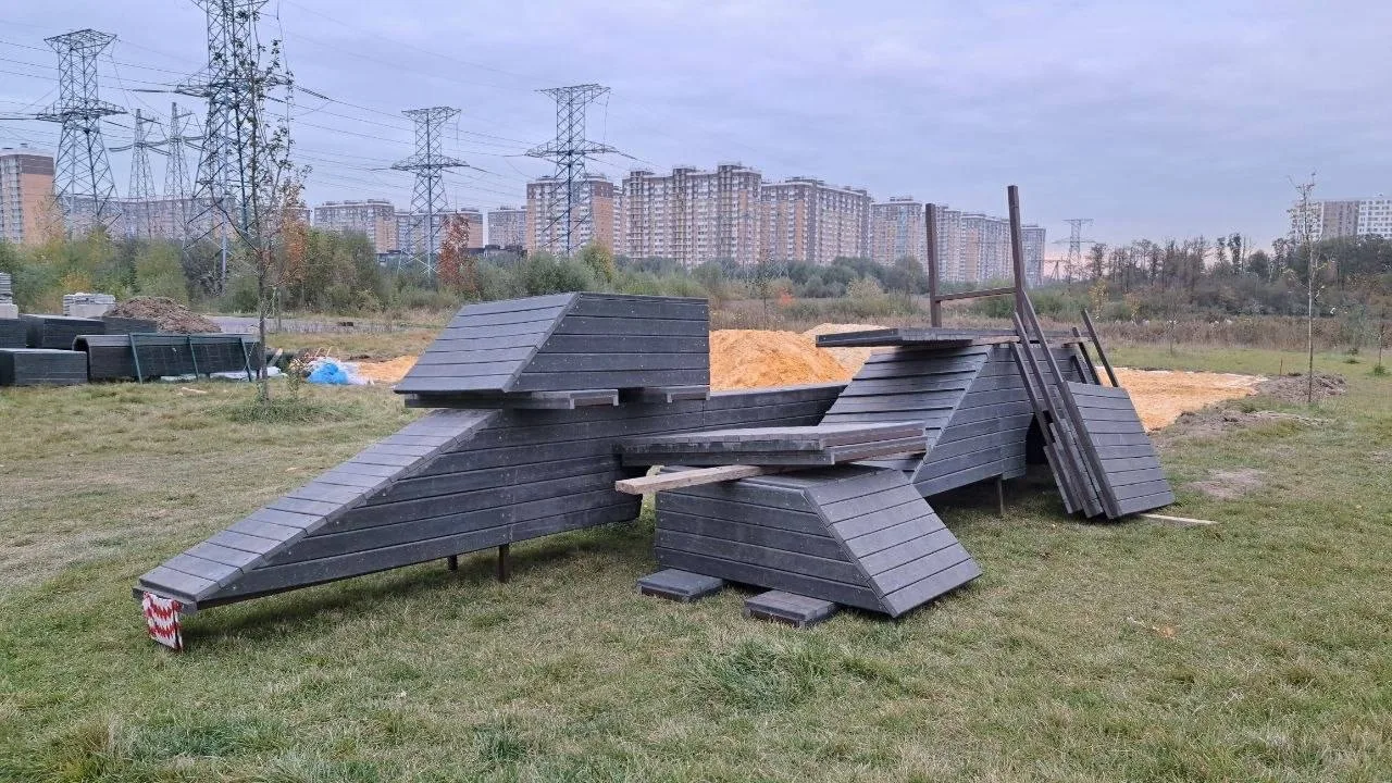 Площадка для выгула собак в парке "Дружба"
