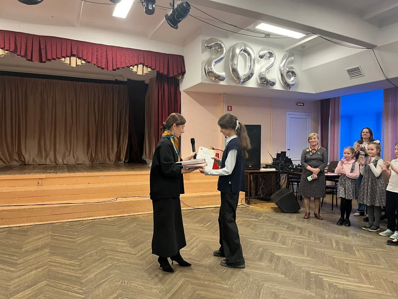 /ЛИНЕЙКА НАГРАЖДЕНИЯ/  Наша школа вновь наполнилась гордостью и радостью благодаря талантливым учени