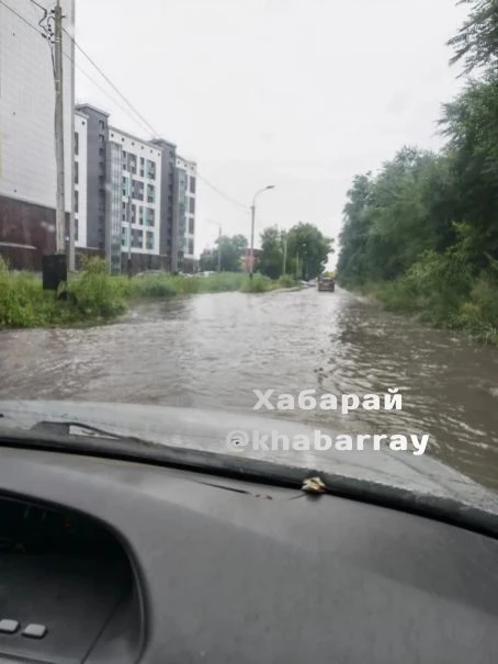 Из-за новой ливнёвки топит дорогу