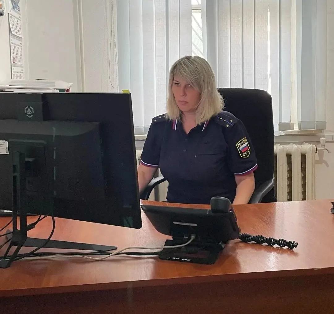 Судебные приставы взыскали с жительницы Ленинского района компенсацию морального вреда,...