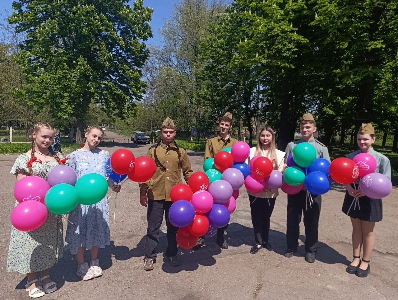 🎈 В преддверии Дня Победы и Дня Донецкой Народной Республики обучающиеся вышли на улиц...